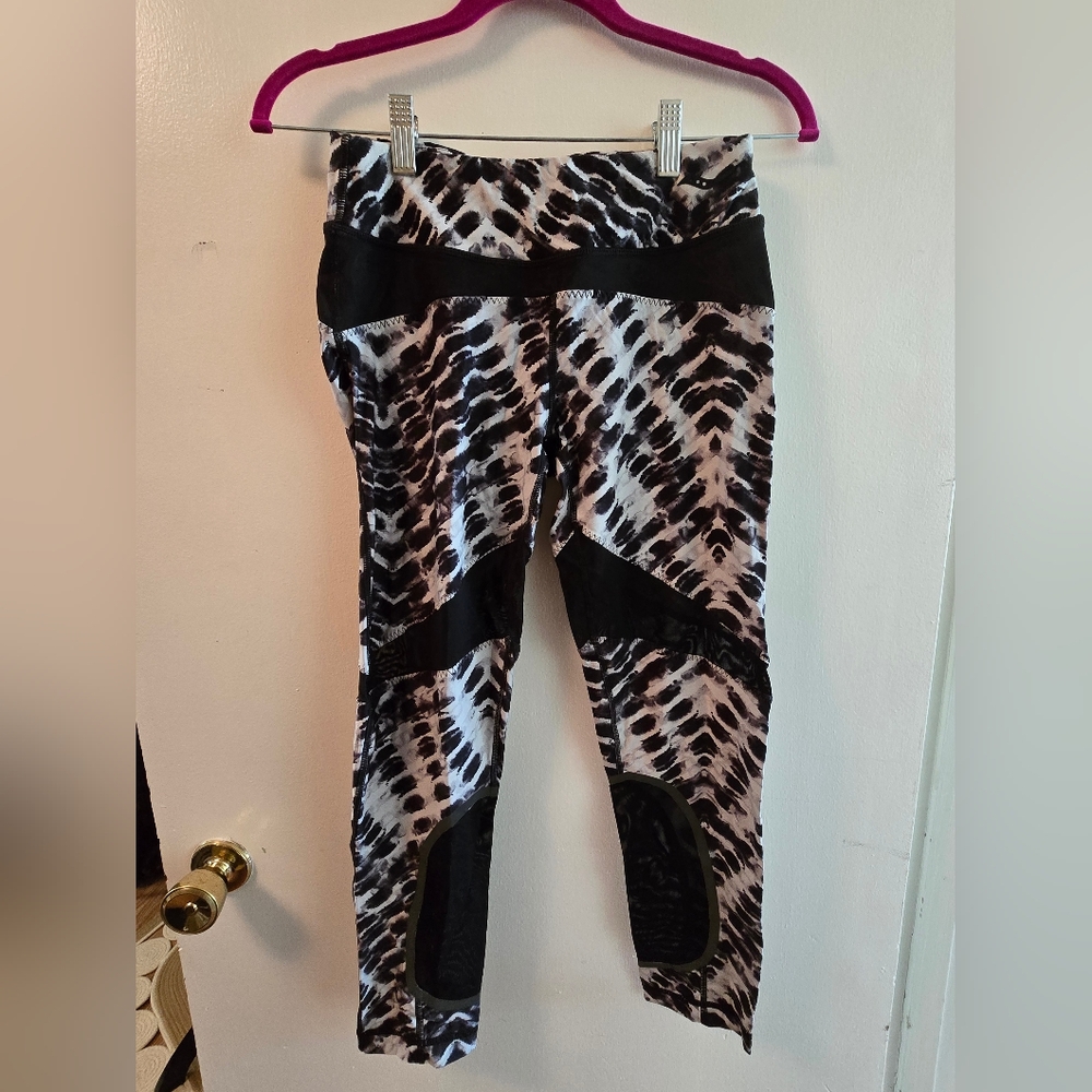 Saucony Black and White Patterned Leggings